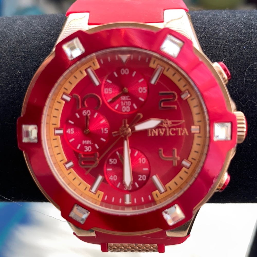 ♦️♦️FIRM♦️♦️INVICTA RED-N-GOLD RUBBER WATCH♦️♦️